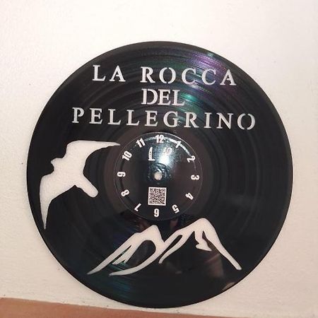 Вилла La Rocca Del Pellegrino Barbusi Экстерьер фото